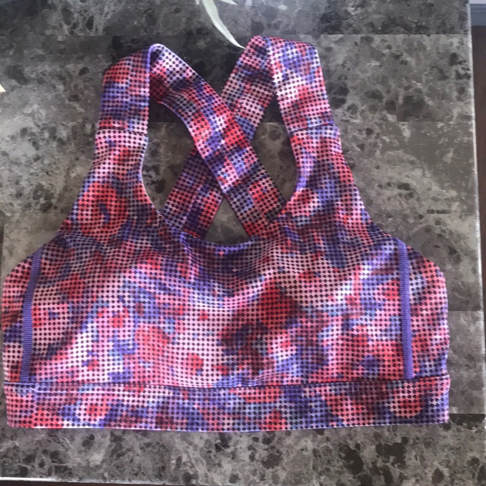 Lululemon sports bra size 6 never been worn